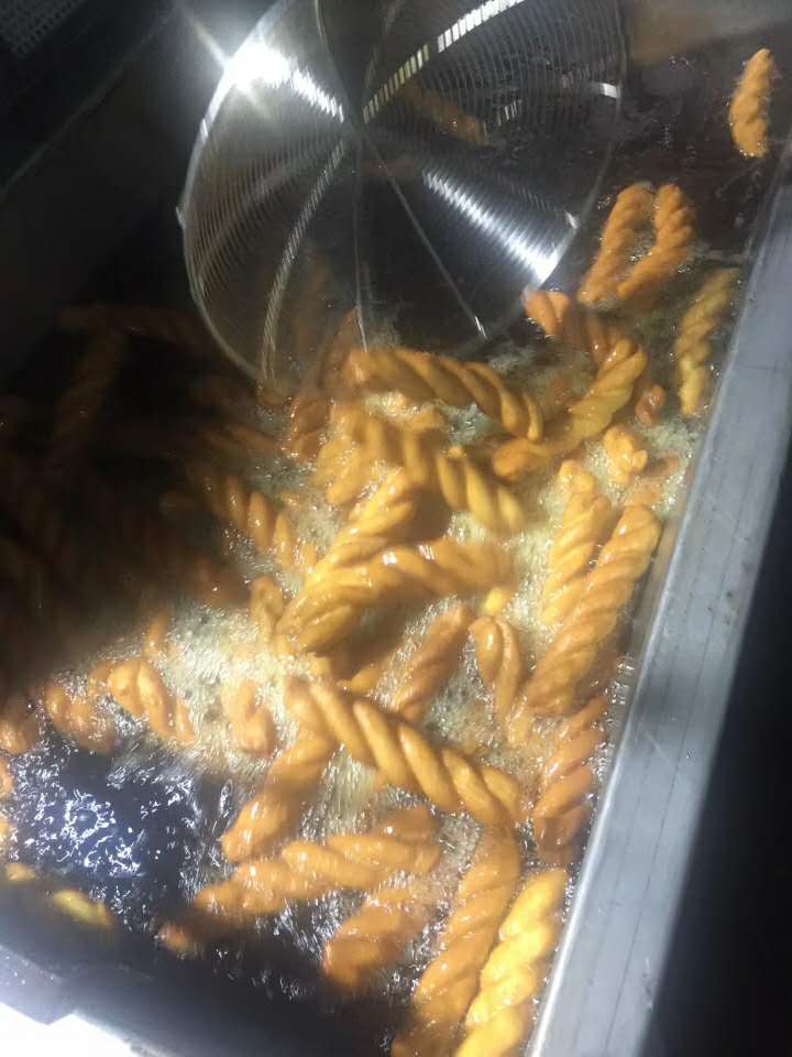  全自動(dòng)麻花機(jī)生產(chǎn)線(xiàn)展示